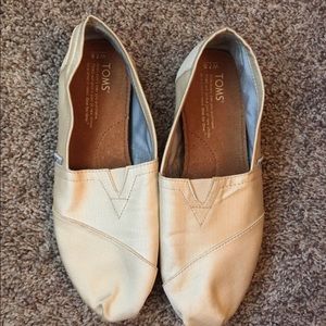 TOMS. Natural canvas sheer. Size 7.5.